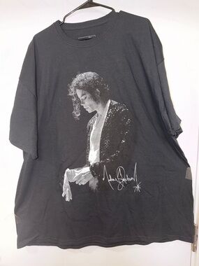 🎤🧤🎤Michael Jackson Black Tee with Signature Print - Size 3XL